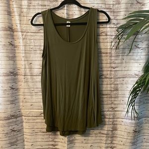 🎽NWOT Old Navy Woman’s Green Tank Top Size M